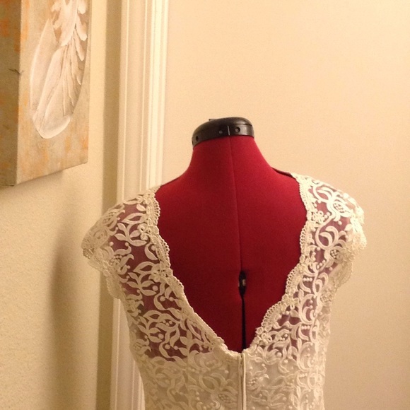 Laundry by Shelli Segal Ivory Wedding Dress - Picture 2 of 7